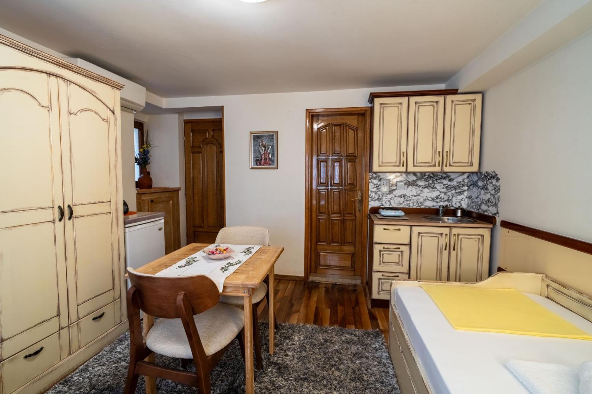 Studios Belvi Kotor Exteriér fotografie